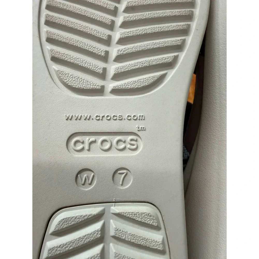 Crocs Brooklyn Low Wedge Snake Print Platform Sandals Womens 7 Grey Tan 206451